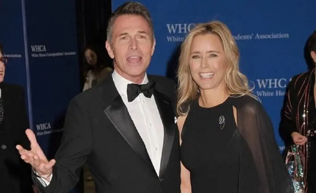 Tea Leoni and Tim Daly are featured in an incredible photo posted by Ciné Télé Revue