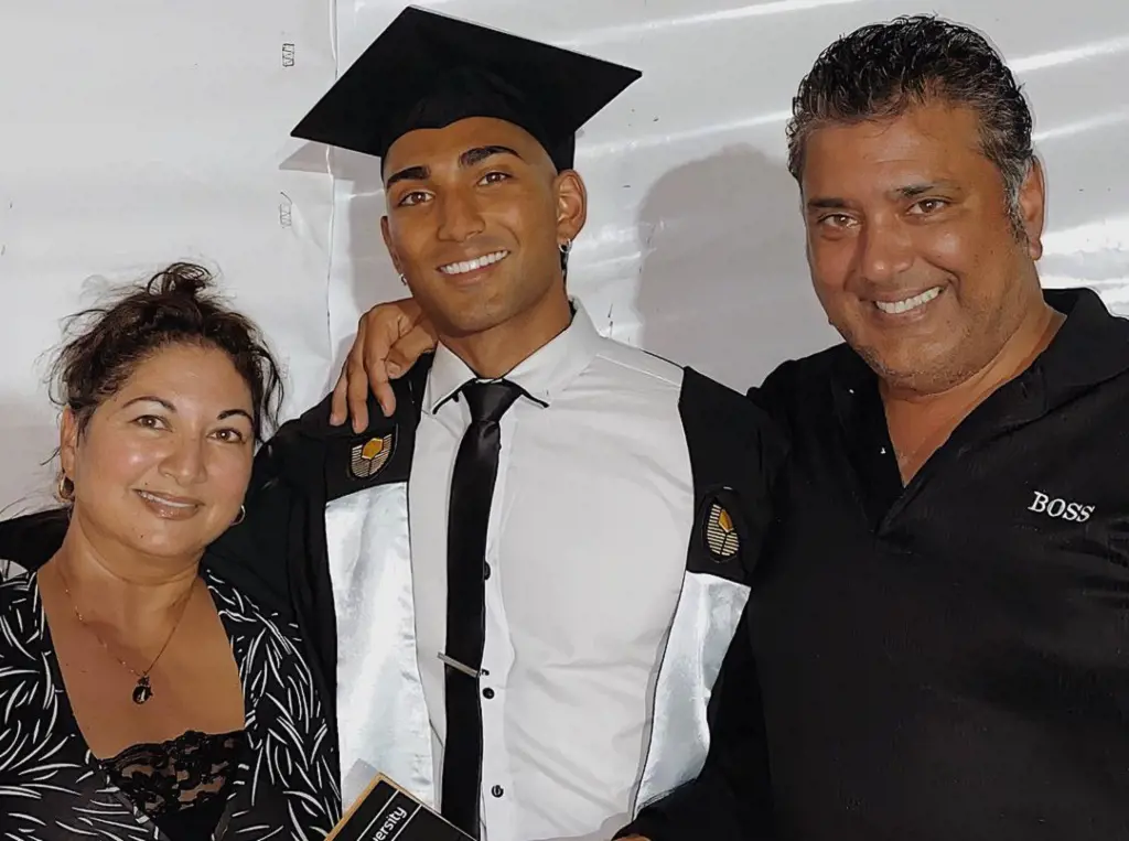 Andre Coutinho joined his Psychology Degree graduation alongside his parents