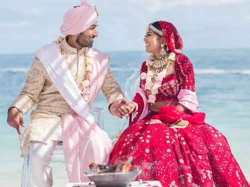 A couple had a 3-day Indian wedding complete with multiple stunning outfits