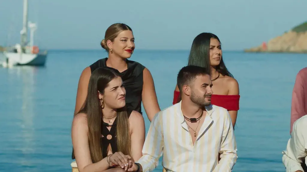 Vicky and Inma in the back and Lucia and Antonio in the front in one of the episode of Love Never Lies: Destination Sardinia