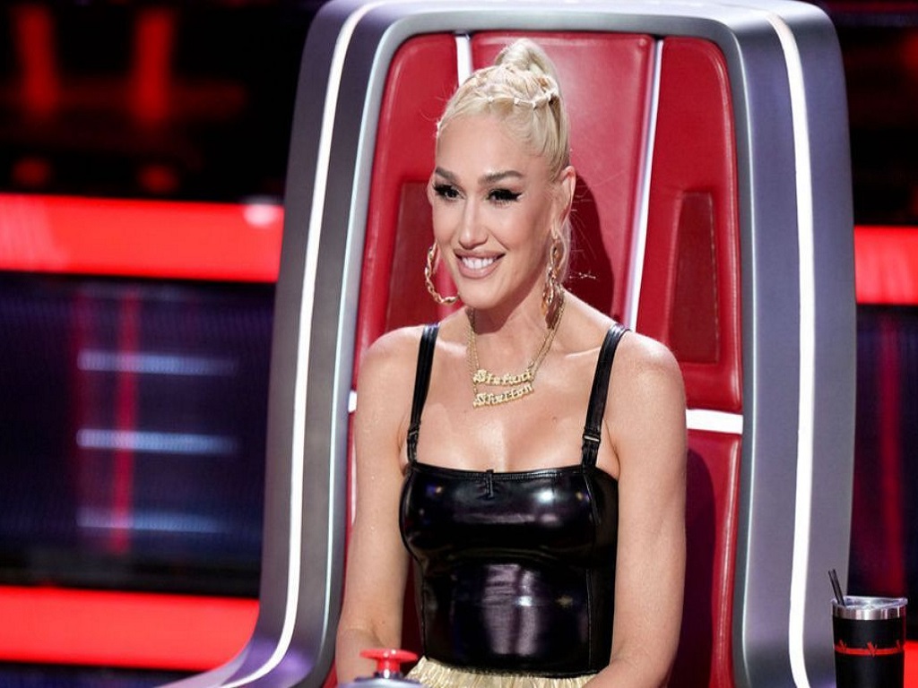 Gwen Stefani raises fans curiosity after wearing a necklace with her and her husband's last name.