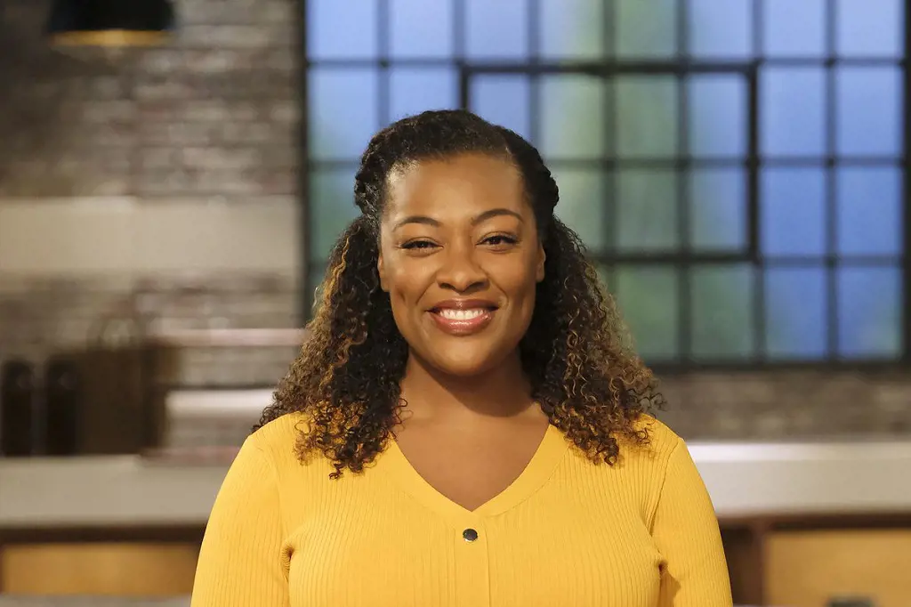 Tiffany Derry is one of the guest stars of Beat Bobby Flay: Holiday Throwdown