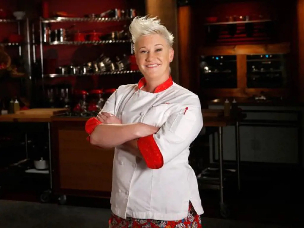 Anne Burrell is one of the guest stars of Beat Bobby Flay: Holiday Throwdown