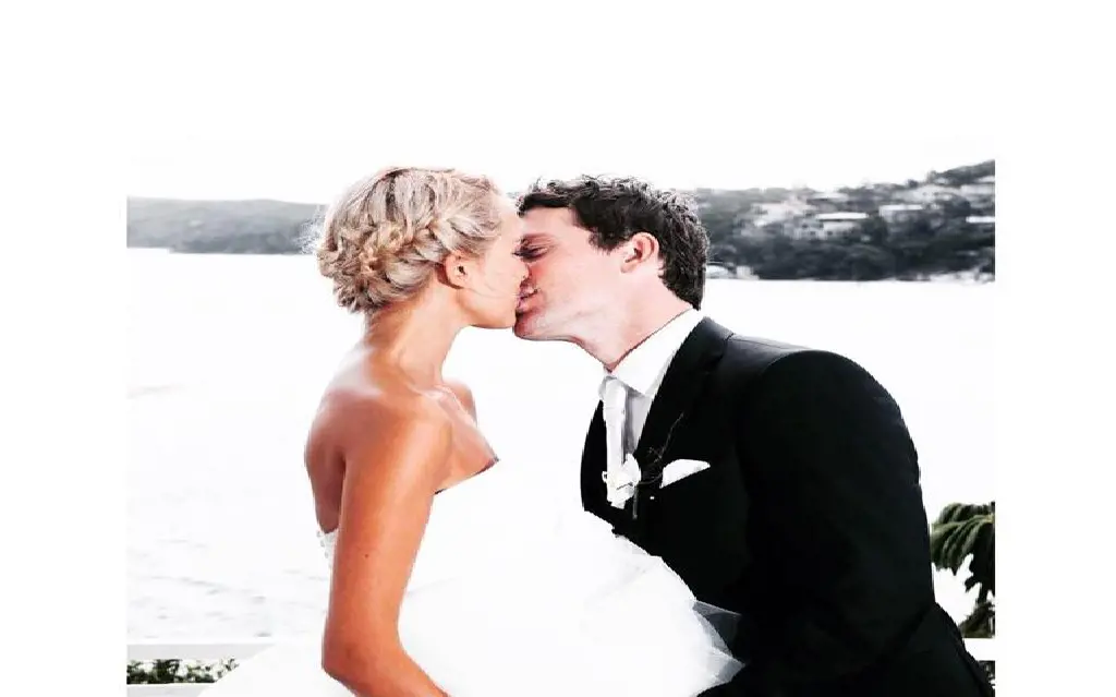 Dancing with the Stars Judge and Studio 10 host, Tristan MacManus with his wife Tahyna Tozzi MacManus at their wedding in 2014