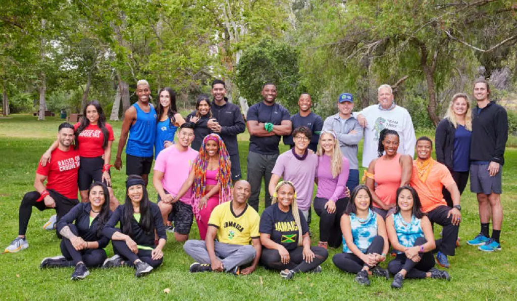 Tim Mann And His Team Mate Rex Ryan Along With Other Participants Of The Amazing Race Season 34