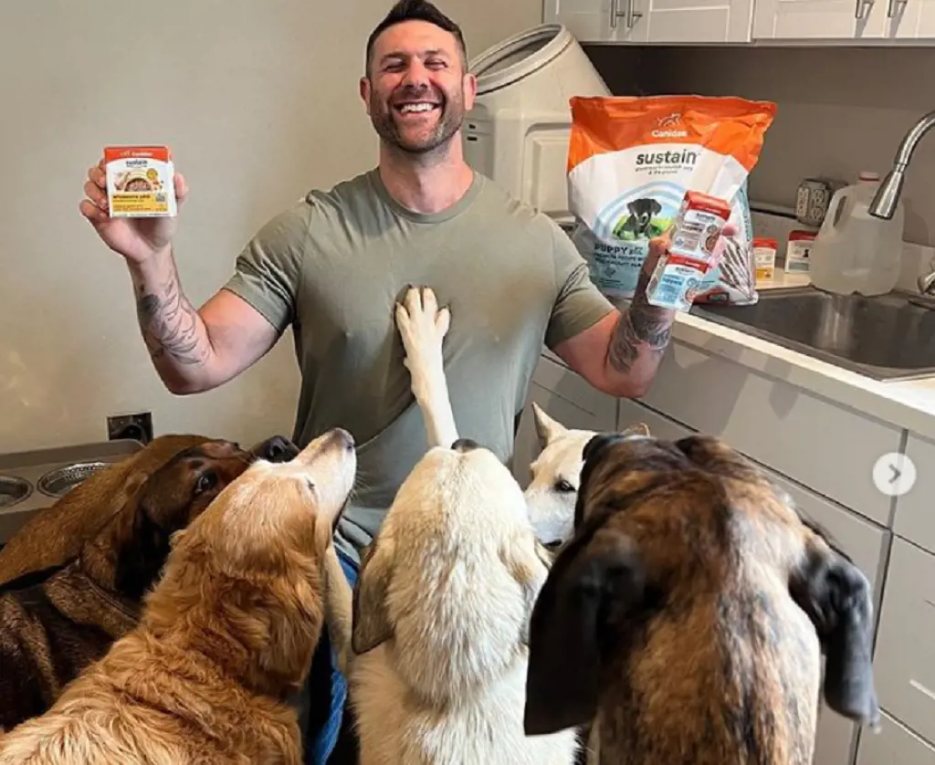 Lee Asher Feeding Healthy Diet To His Dog
