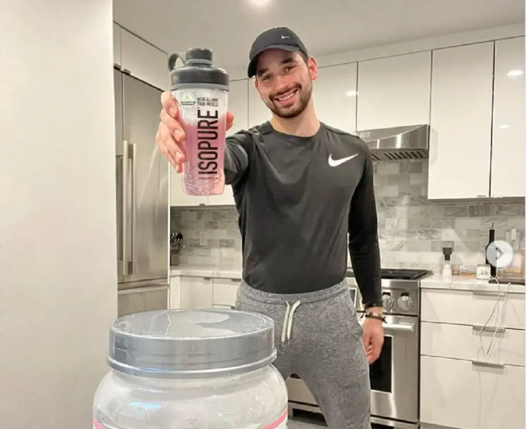 Alan Bersten promoting his supplement brand through his Instagram account