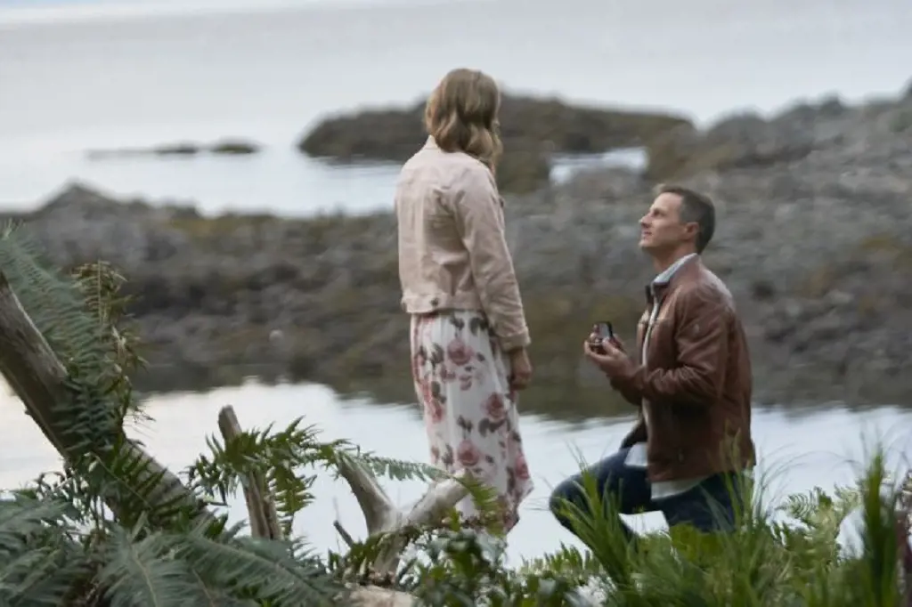 Romantic Moment: Kevin And Sarah From Chesapeake Shores 
