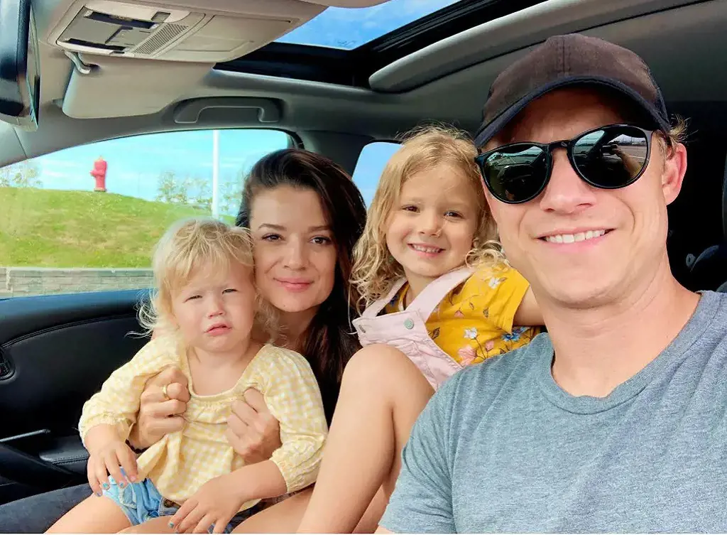Kimberly Sustad with her twin child and husband Scot Sustad in a car