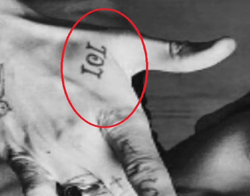 Joe has inked LOL tattoo on his right thumb