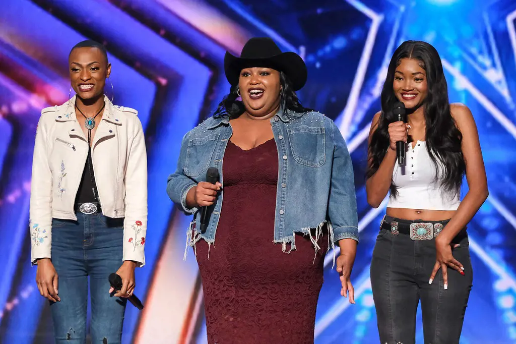 AGT 2022, Chapel Hart got the group golden buzzer, Trea on the left, Divynn on the middle, and Danice on the right