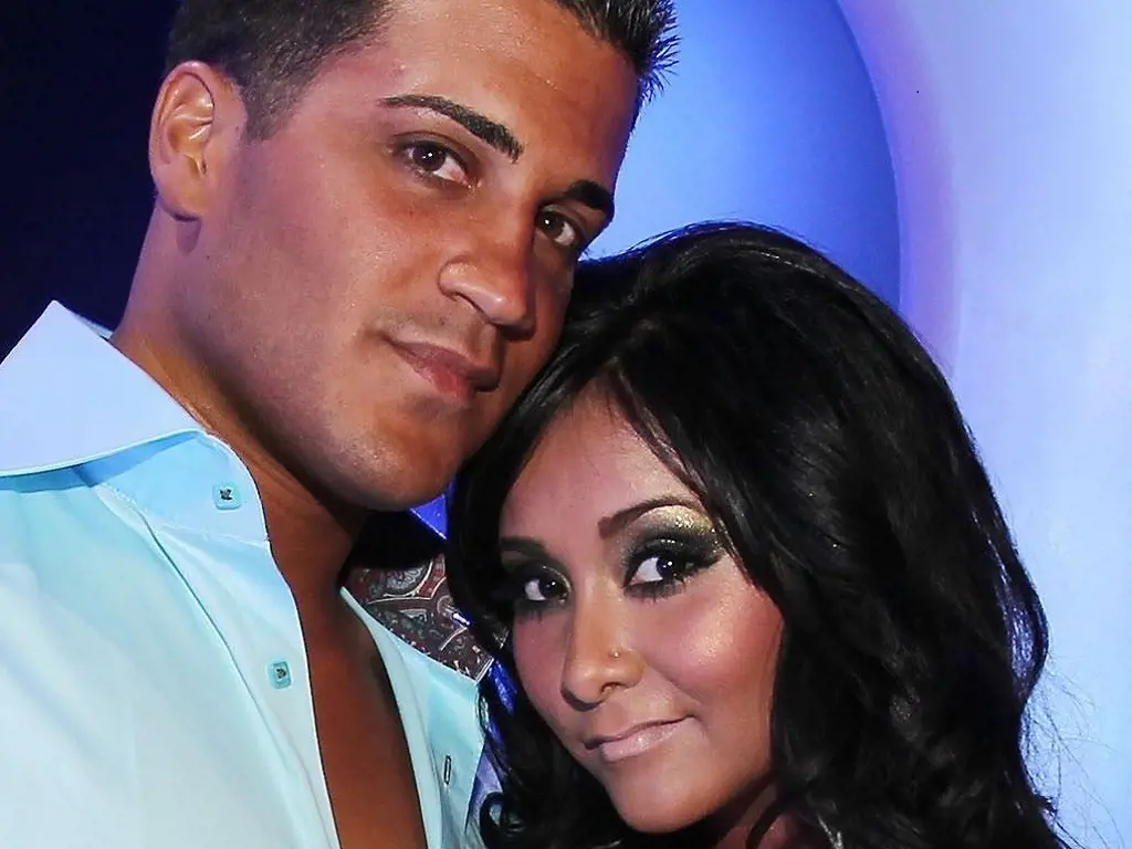 Jionni Lavelle is married to reality television star, Snooki.