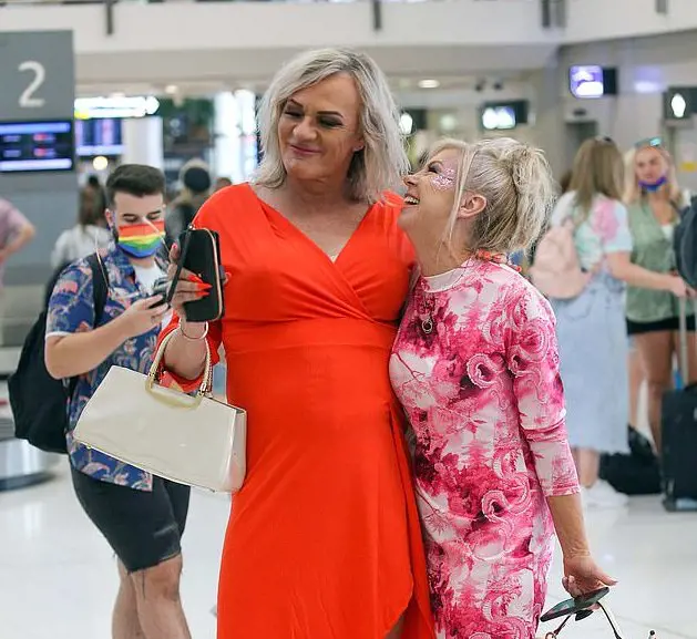 Donna flew to see Dani for a two-week vacation in Perth