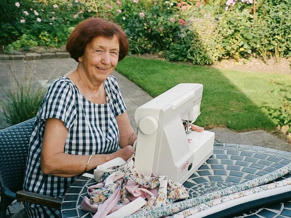 Benedikte Thoustrup grandma Rita sewing on Thursday