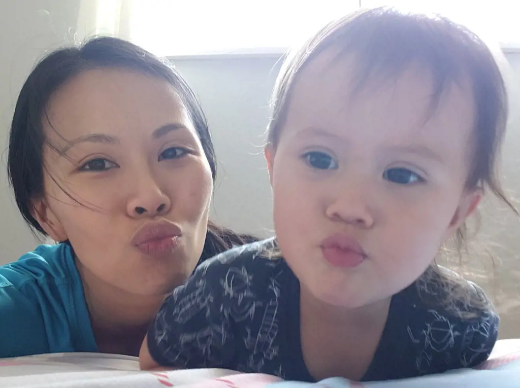 Linus Sebastian's wife, Yvonne Ho, and daughter sharing pout in camera