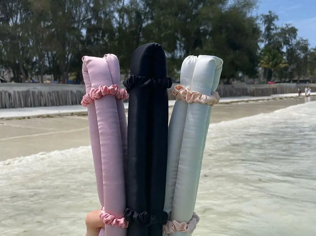 Benedikte Thoustrup sells silk-band in euro 40, perfect travel essentials for women