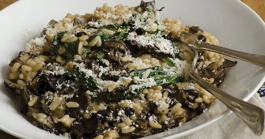 Garlic butter mushroom risotto has a huge mushroom flavor with plenty of garlic and parmesan cheese