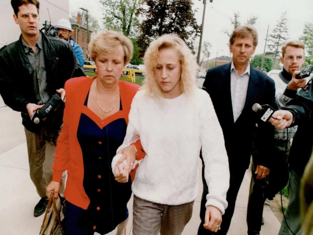 Karla Homolka  with her mother and  father 
