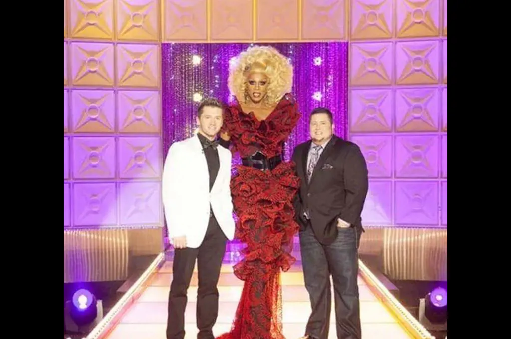 Did RuPaul Charles Really Have 6 Toes Or Is It Some Photoshop Error? Fans Confused!