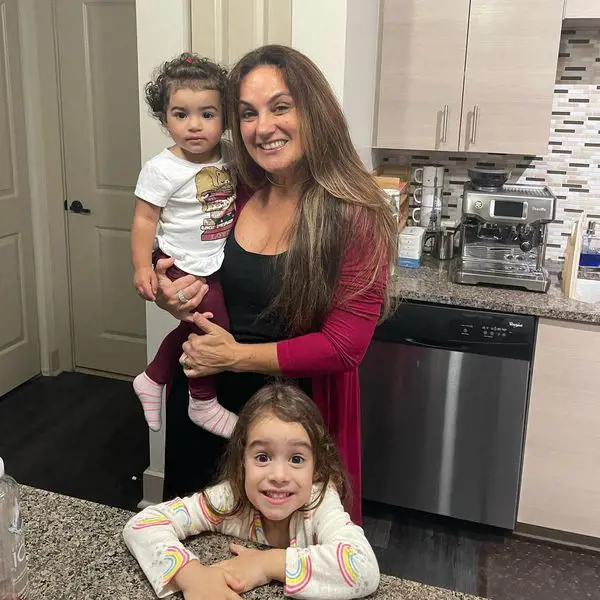 Raush Manfio's wife and his daughters