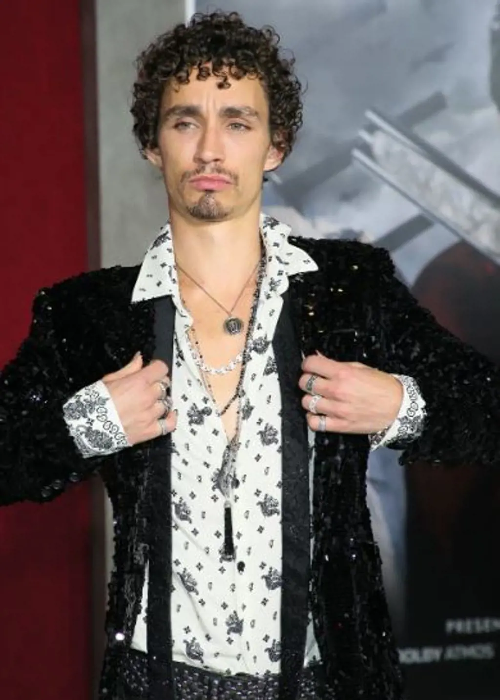 The handsome hunk Robert Sheehan graces the red carpets with his fashionable looks. 