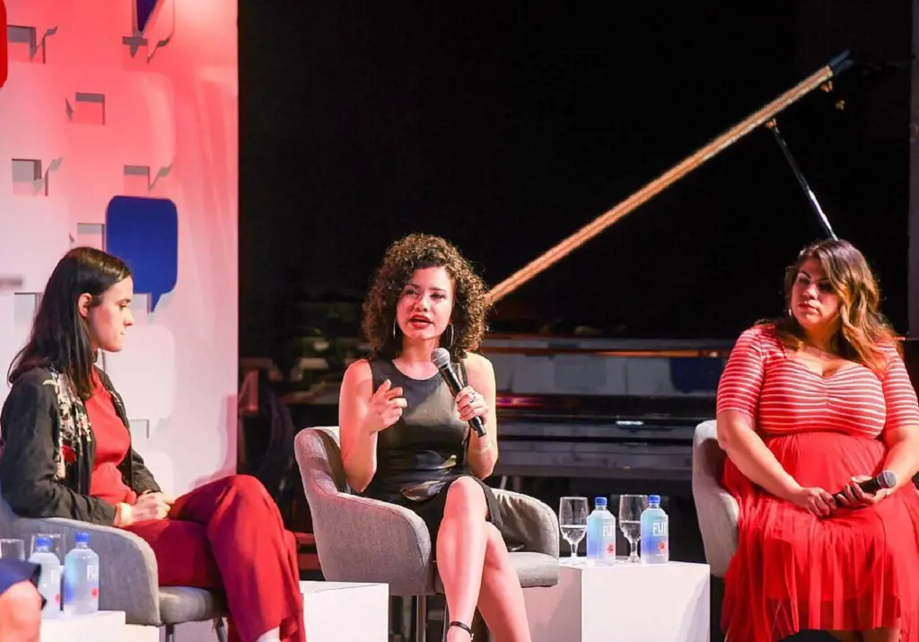Speak at LatinoTalks 2019 about Laura Barrón-López career