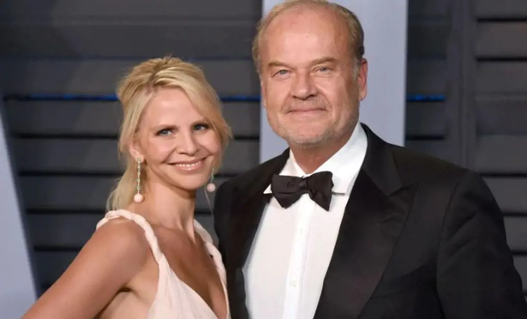 Kelsey Grammer posing with his 25 years younger wife Kayte Walsh. 