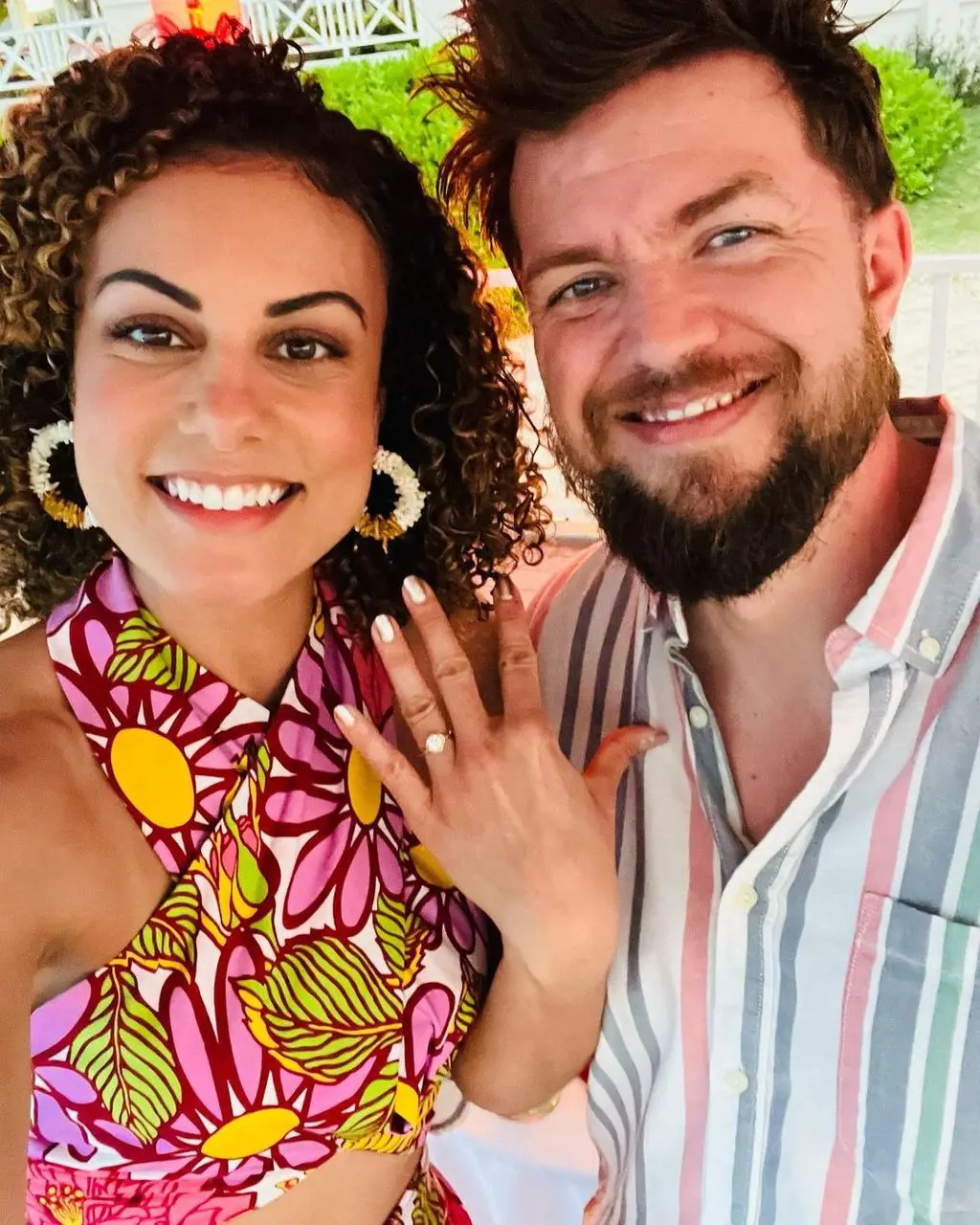 Shaina Humphries got engaged to her Iowa-based lover Scott. 