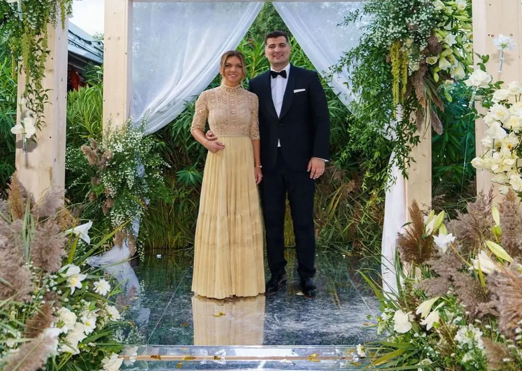 Simona Halep and her husband Toni Luruc weeding photo
