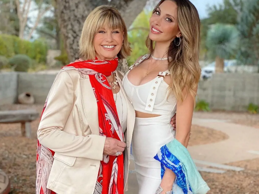 Chloe Lattanzi along with her late mother.