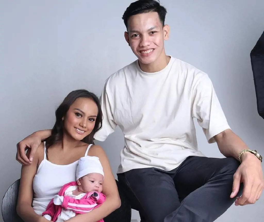 Rita Gaviola and her boyfriend spending time with their newly born daughter