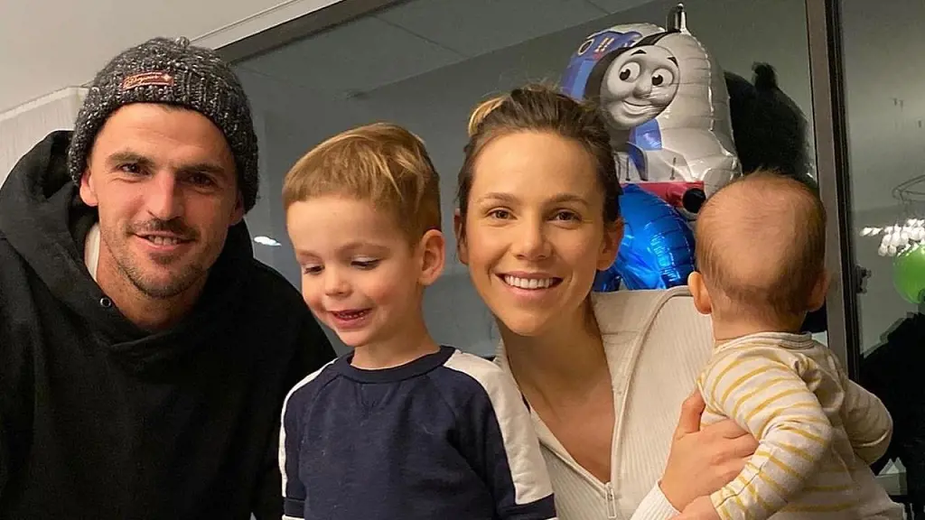 Scott Pendlebury and his wife with their children, Jax and Darcy 