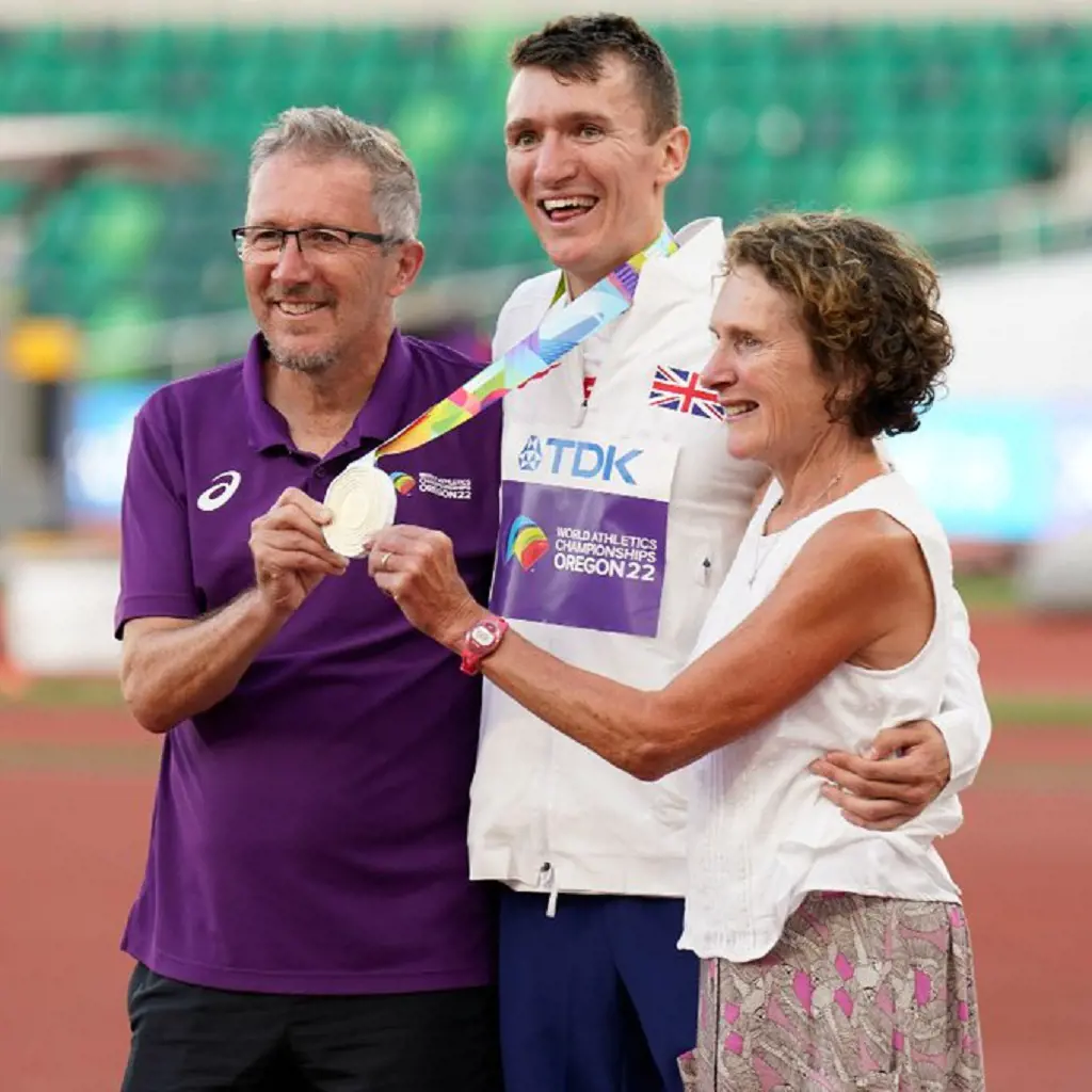 Jake Wightman celebrating his gold win with his parents
