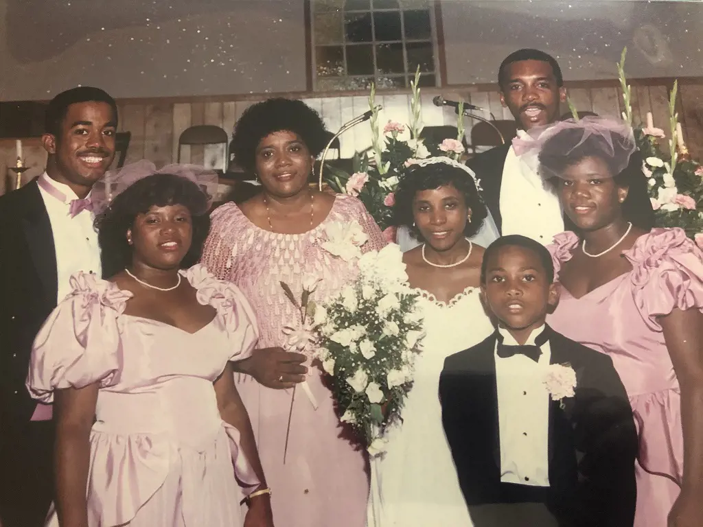 Darius Rucker with his mother and siblings
