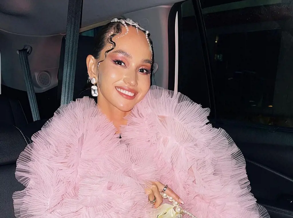 Abbyaeva is on the way to the surrealist couture party hosted by billionaire Stephen Hung and his wife, Deborah Hung. She looked gorgeous in the glamorous outfit holding pearls in a handbag.