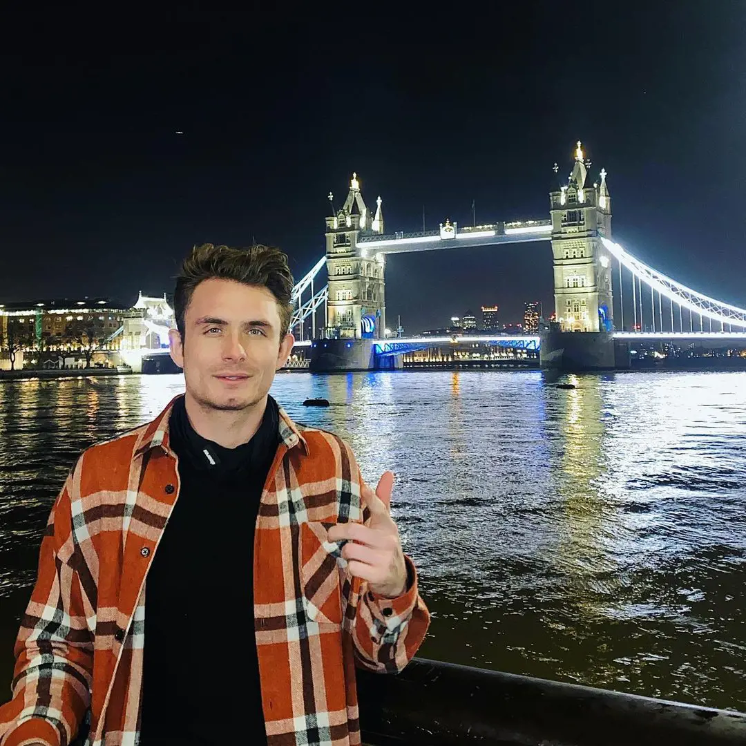 James spents his evening in London and praise the beautiful view on his Instagram
