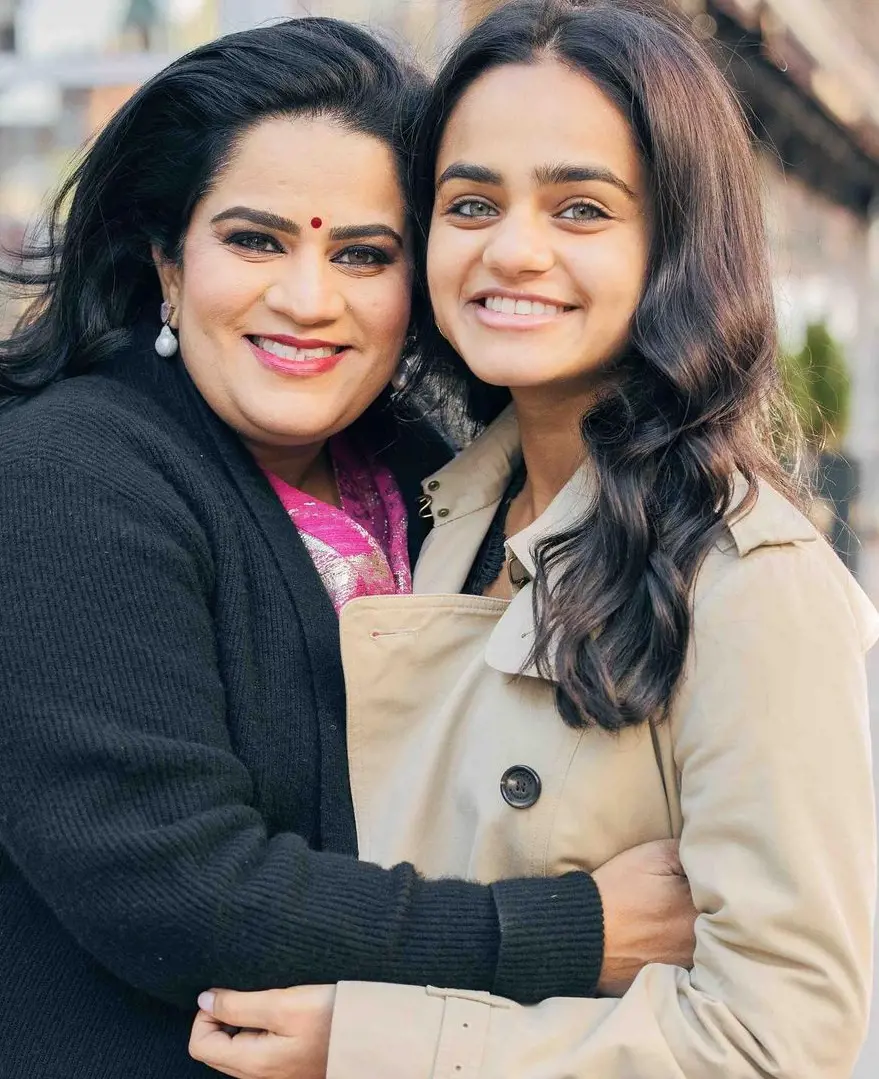 Zoya encouraged her mother to chase her dream of comedy  as she collected notes from her relatives and friends on Zarna's birthday
