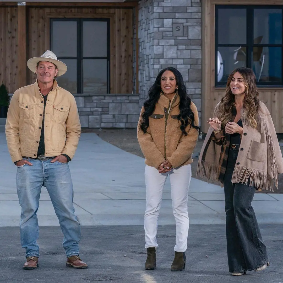 Victoria (right) and Valencia (middle) with the host Ty Pennington ( left); the two judges wade through the luxurious fun to choose a winner.