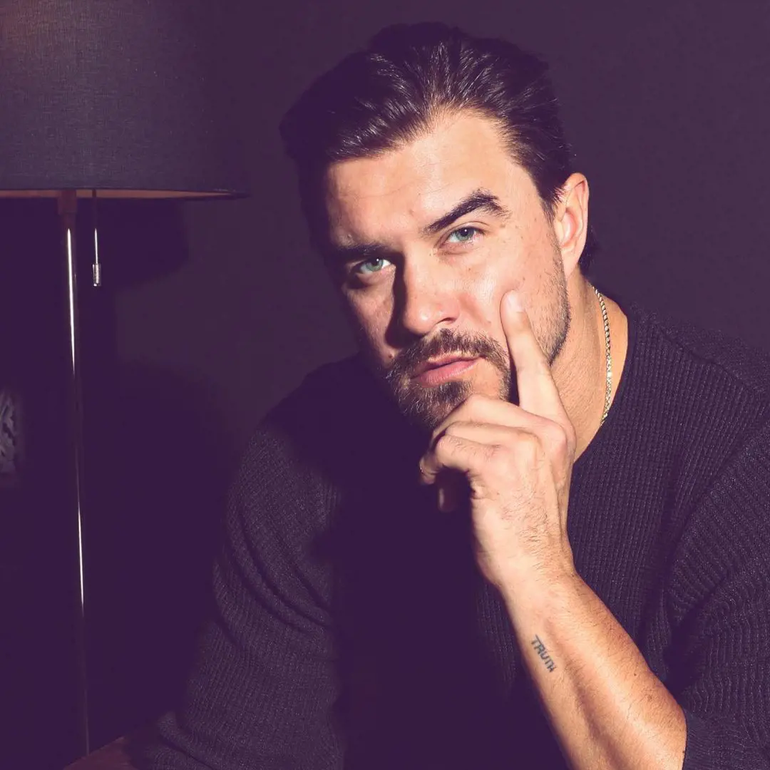 Rob Mayes is an American actor, he started his career as a child model and did various commercial shoots as well
