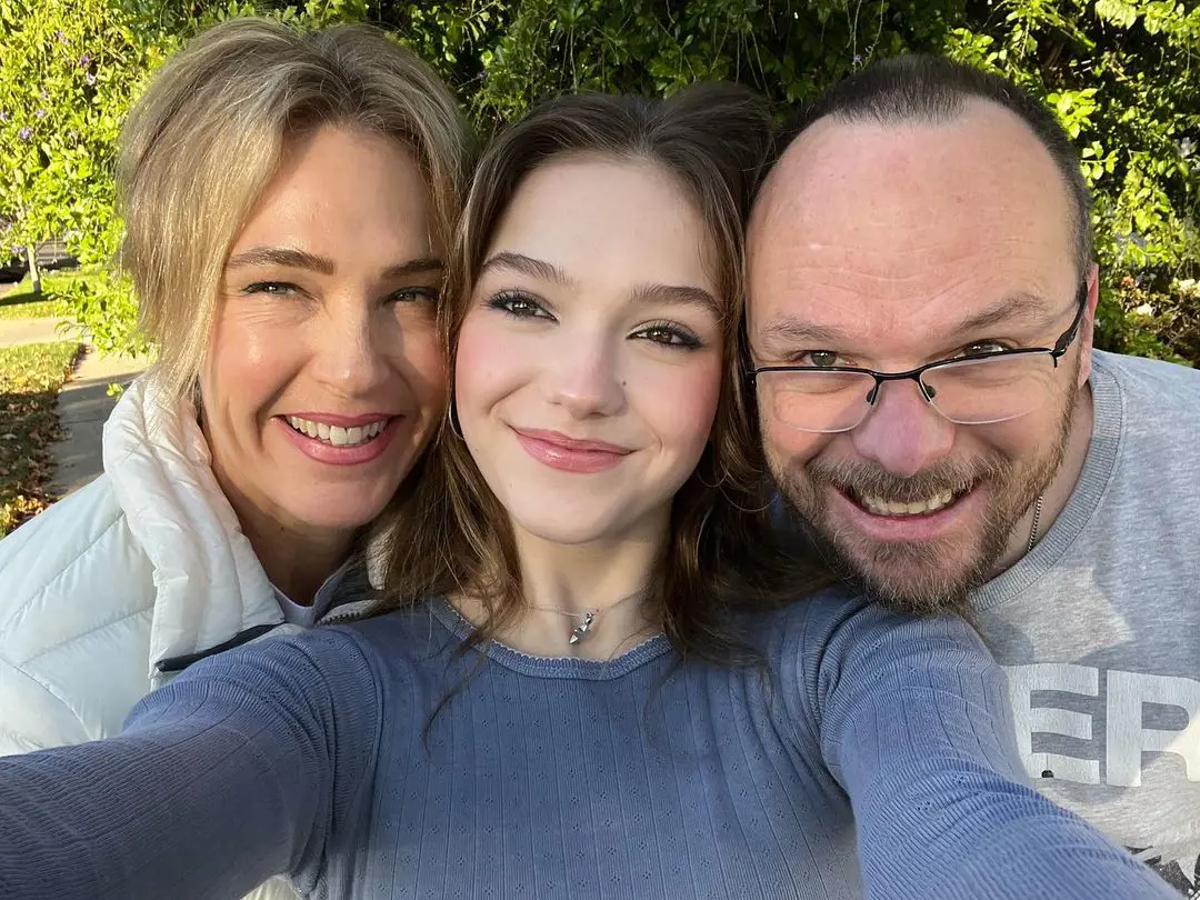 The singer with her mother and father wishing for Thanksgiving