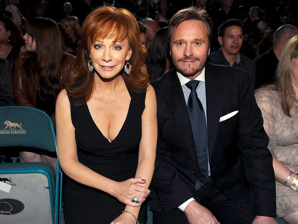 Narvel split with the singer Reba after they tied for 26 years. The singer still has a good relationship with the Blackstock family.
