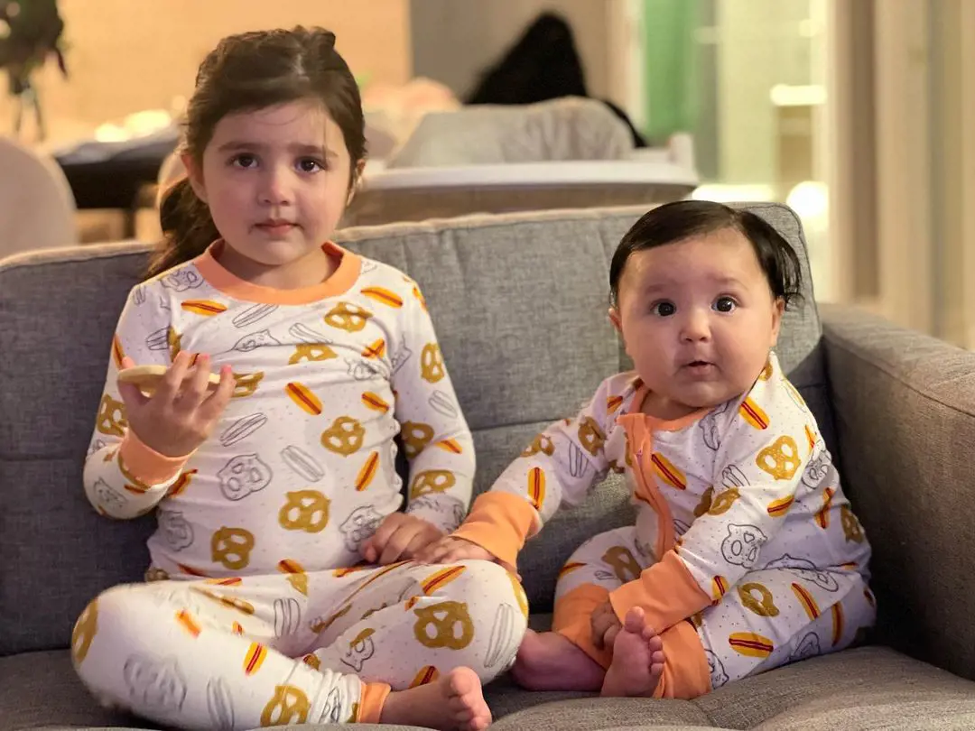 Her two daughters Lya and Rayana on Sunday snuggles in matching Piccoliny pajamas. It was the favorite local NYC brand of the agent. 